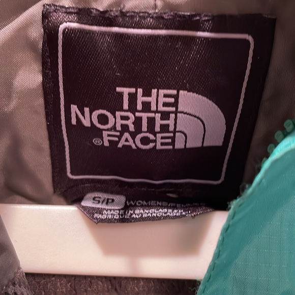 Waterproof woman jacket from North Face - Picture 2 of 2